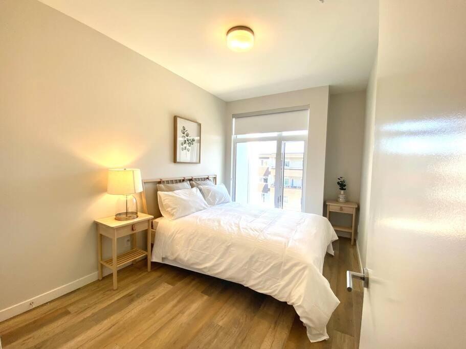 Lovely Brand New Condo Sidney Exterior photo
