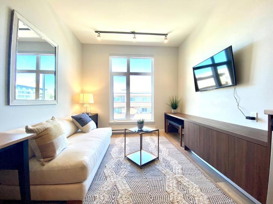 Lovely Brand New Condo Sidney Exterior photo
