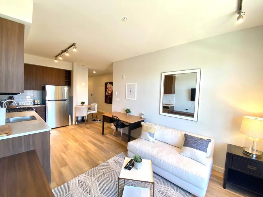 Lovely Brand New Condo Sidney Exterior photo