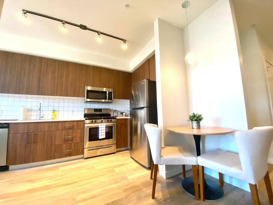 Lovely Brand New Condo Sidney Exterior photo
