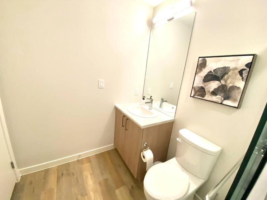 Lovely Brand New Condo Sidney Exterior photo